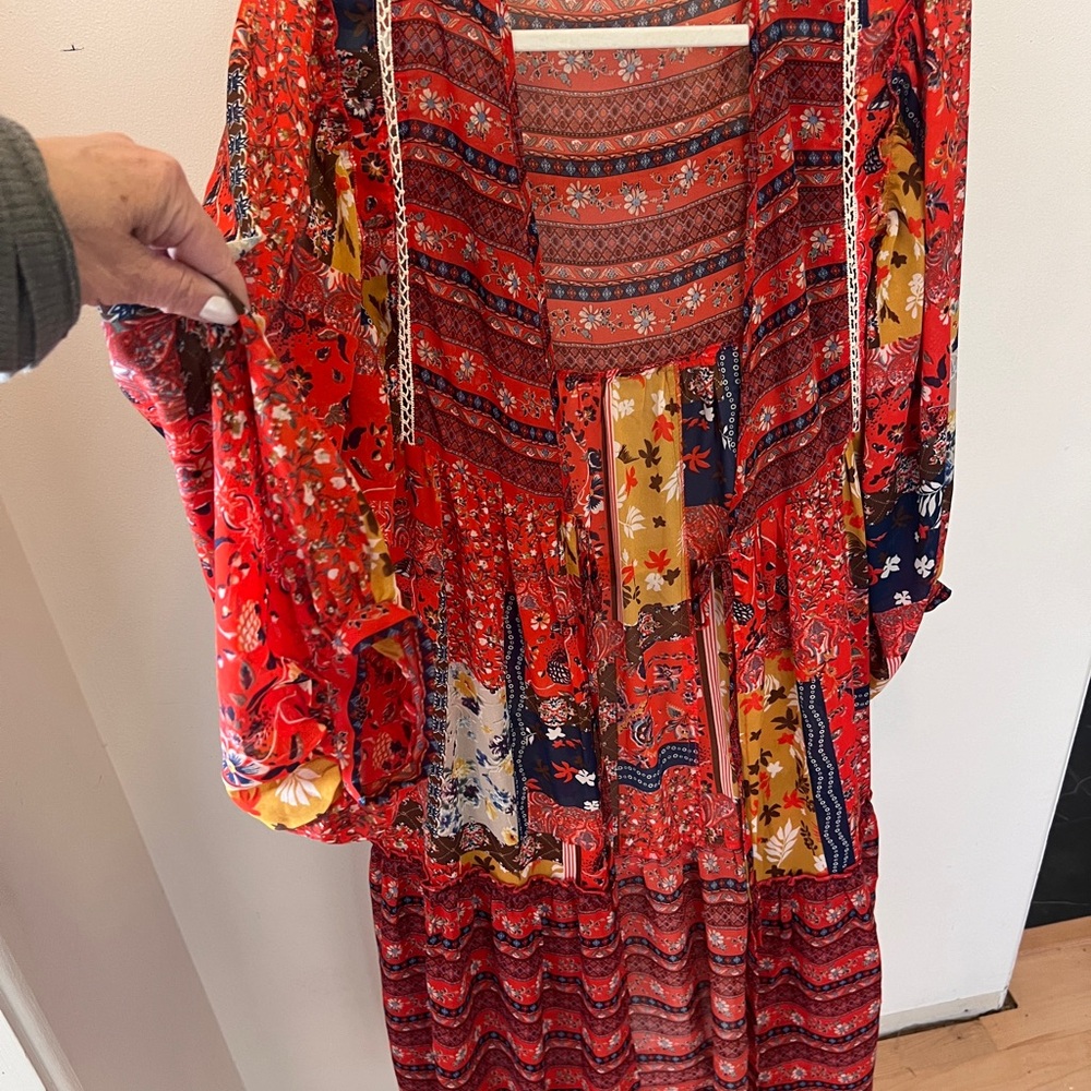 Umgee kimono. Smocked sleeves. Gathered waist, Tie front